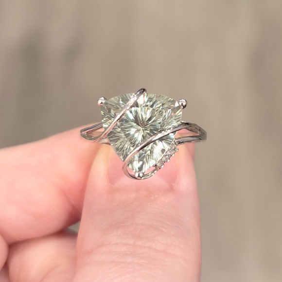 14K White Gold Prasiolite Ring: Trilliant Green Amethyst, Diamond Accent, Size 8 - Picture 4 of 12